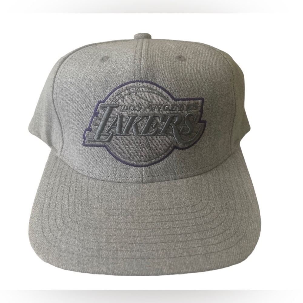 Mitchell & Ness lakers baseball hat NEW
